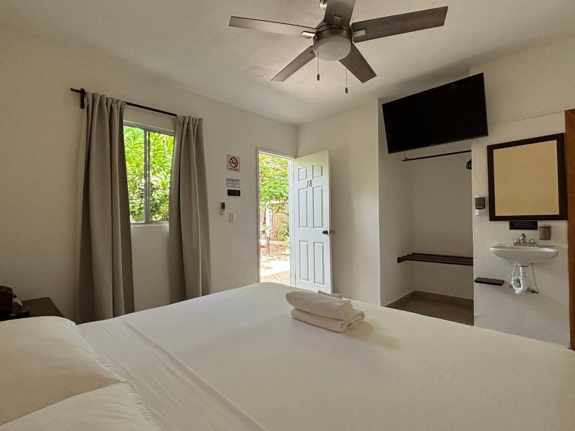 La Diosa Kali Beach Front Hotel جزيرة هول بوكس المظهر الخارجي الصورة